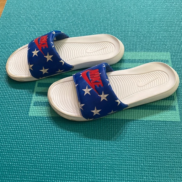 Nike Victori One Slides USA Print Women size 9 🇺🇸❤️🤍💙 - Picture 3 of 8